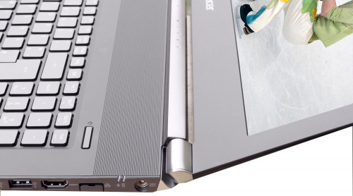 Acer ASPIRE VN7-791G-77GZ вид боковой панели